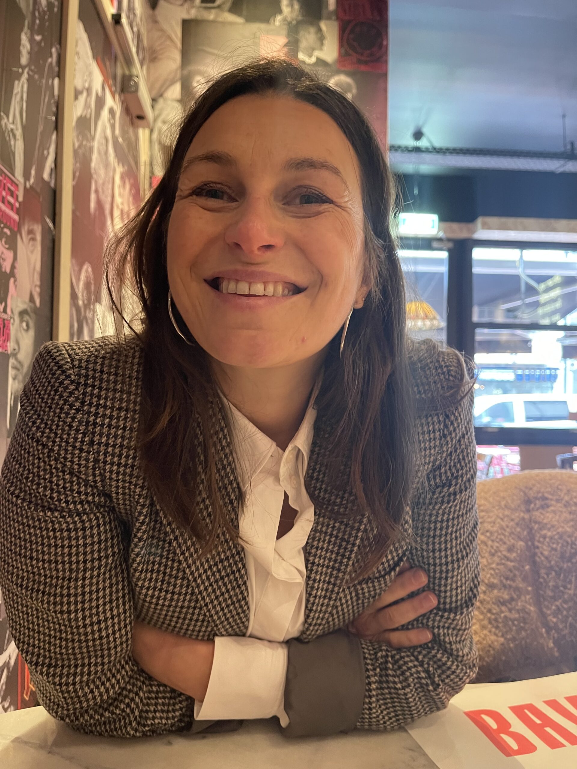 Nadine, glimlachend